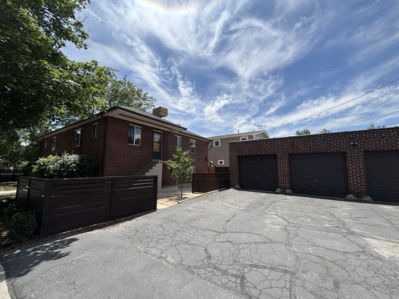 680 Elizabeth St – photo 4