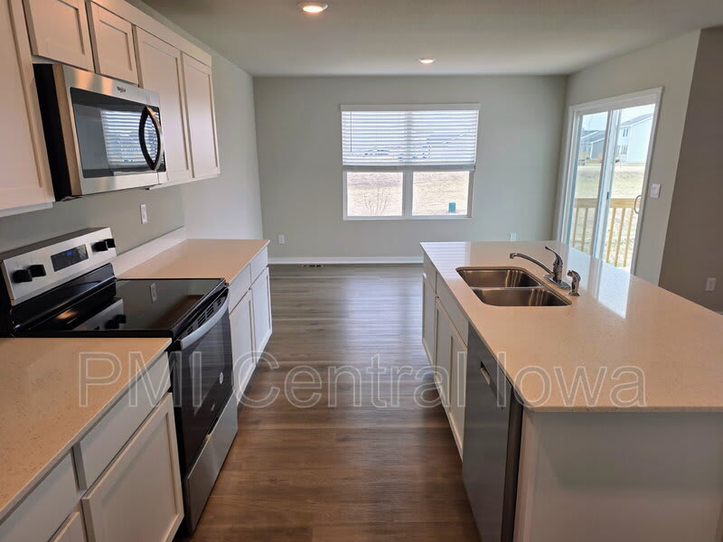 655 NW Williamsburg Ln – photo 4