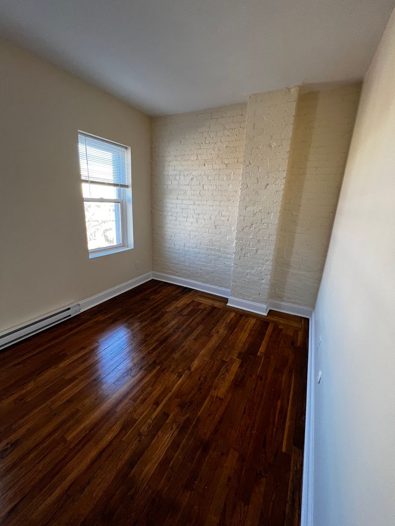 Mission Hill 2 Bed – No Broker Fee – Hot Water Included – 9/1 – photo 3