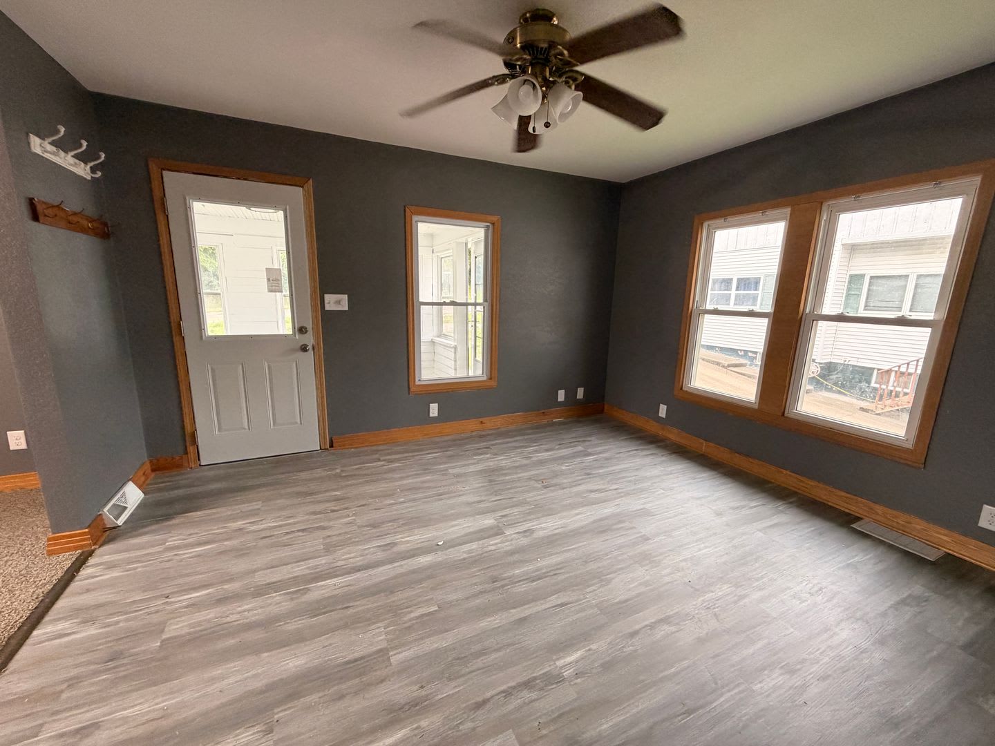 Cozy Clinton Home With Large Yard and Convenient South Bluff Location! – photo 3