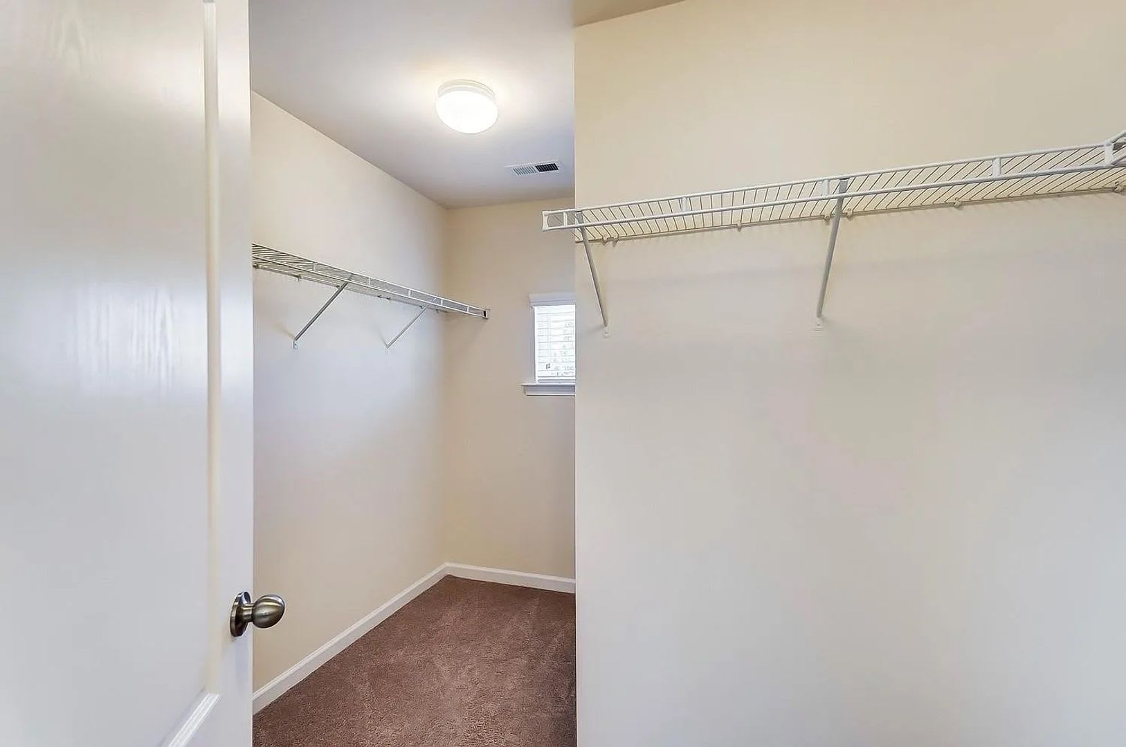 Room in 5 Bedroom Home at Green Birch Dr – photo 3
