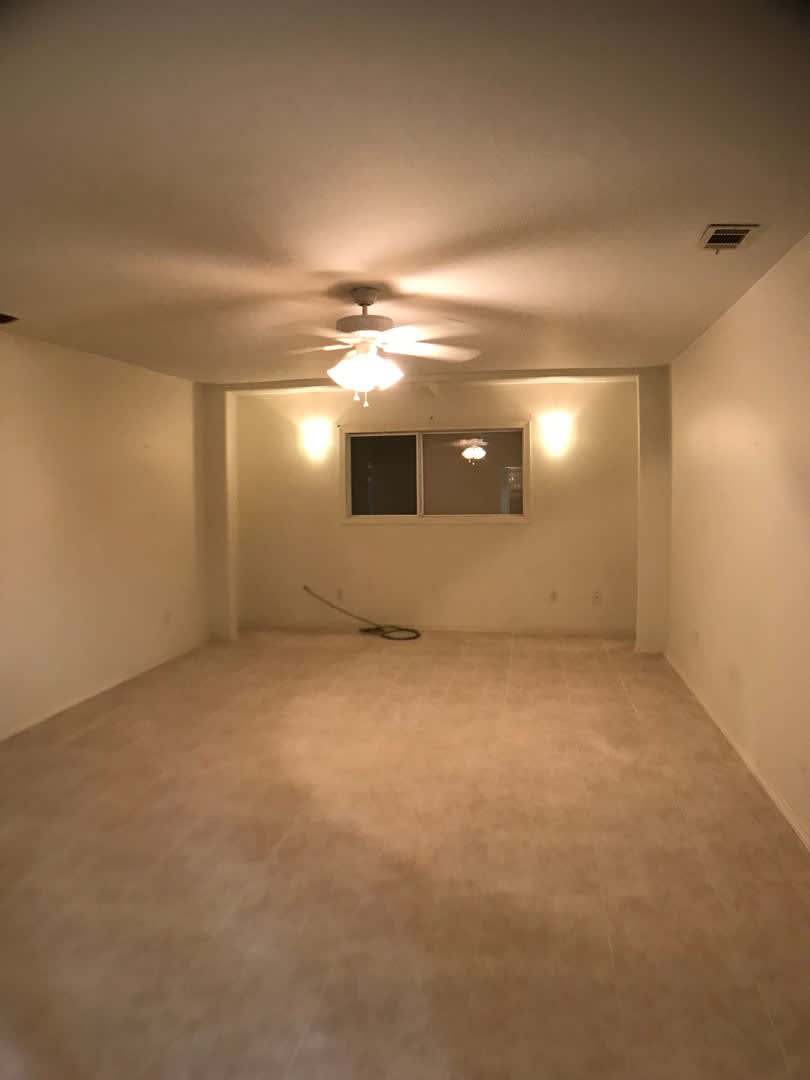Spacious Townhouse in a Great Location!! – photo 4
