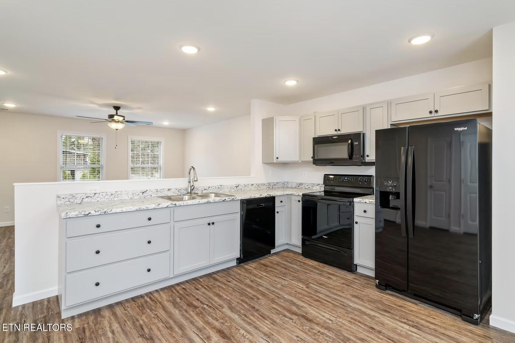7306 Green Estates Way – photo 4