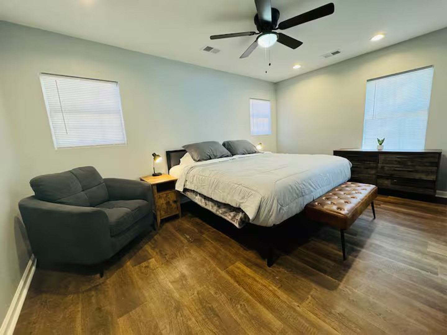 Room in 3 Bedroom Home in Forest Park – photo 4