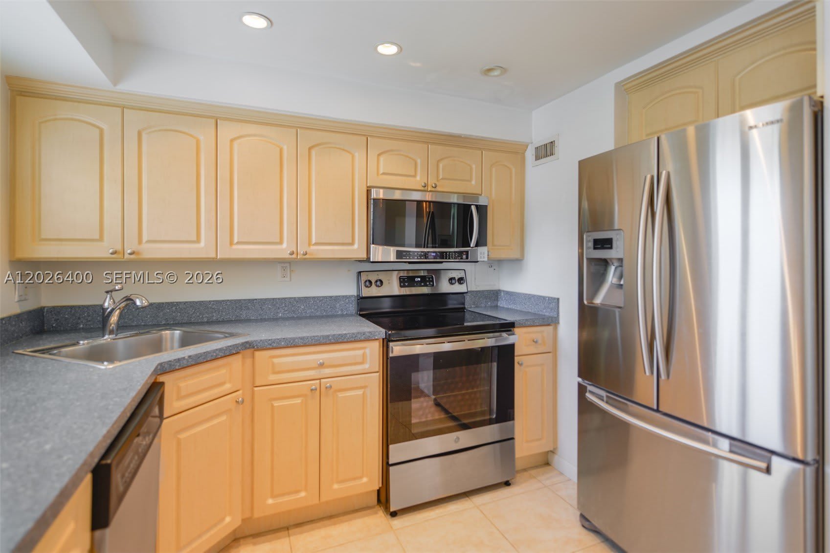 7720 SW 54th Ct – photo 2
