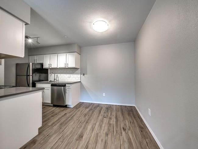 2070 Broadway – photo 4