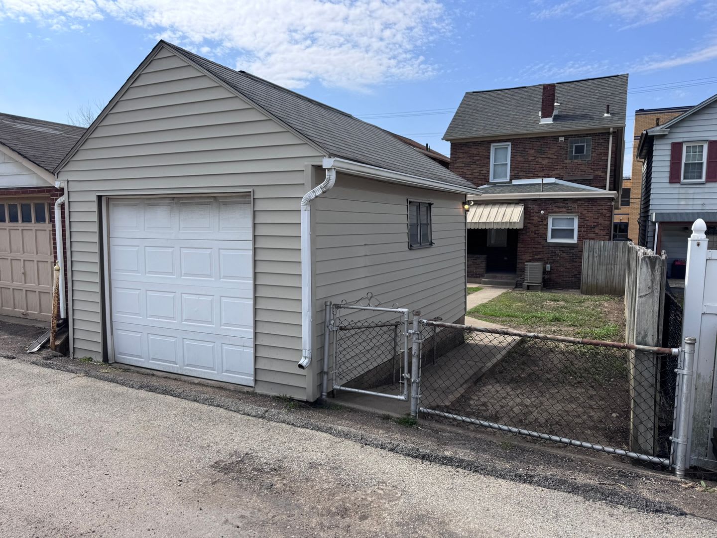 Gorgeous Fully Renovated 4 Bed 1 Bath House In Christy Park – photo 3