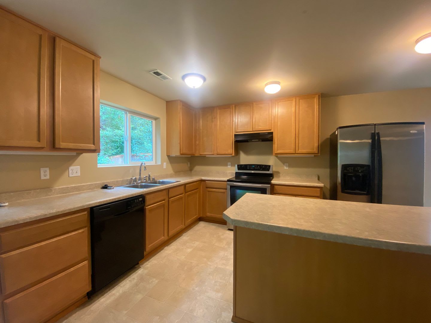 Practical 3 bedroom, 2190 Sqft Kent Home – photo 4