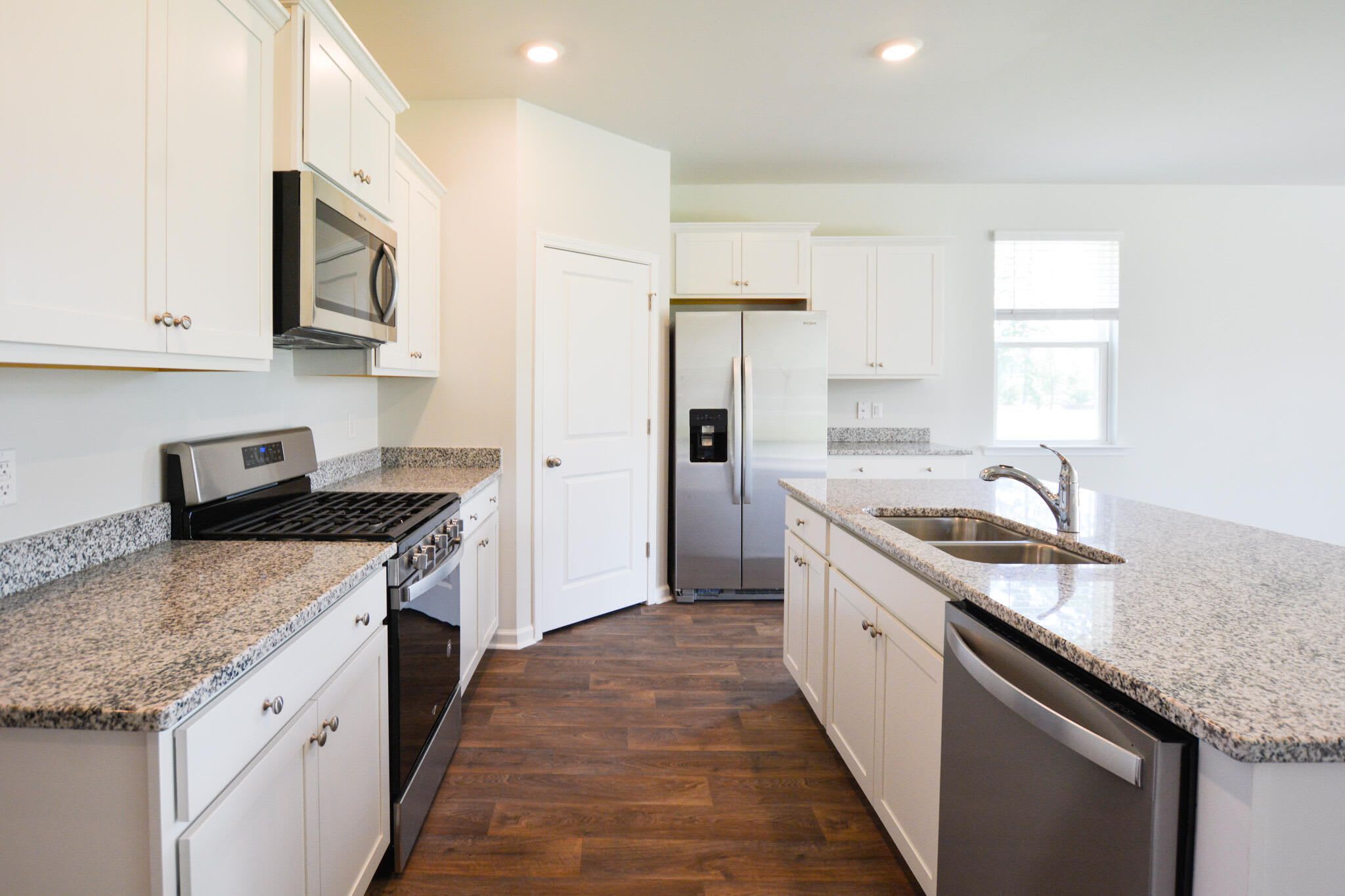 411 Zenith Blvd – photo 4