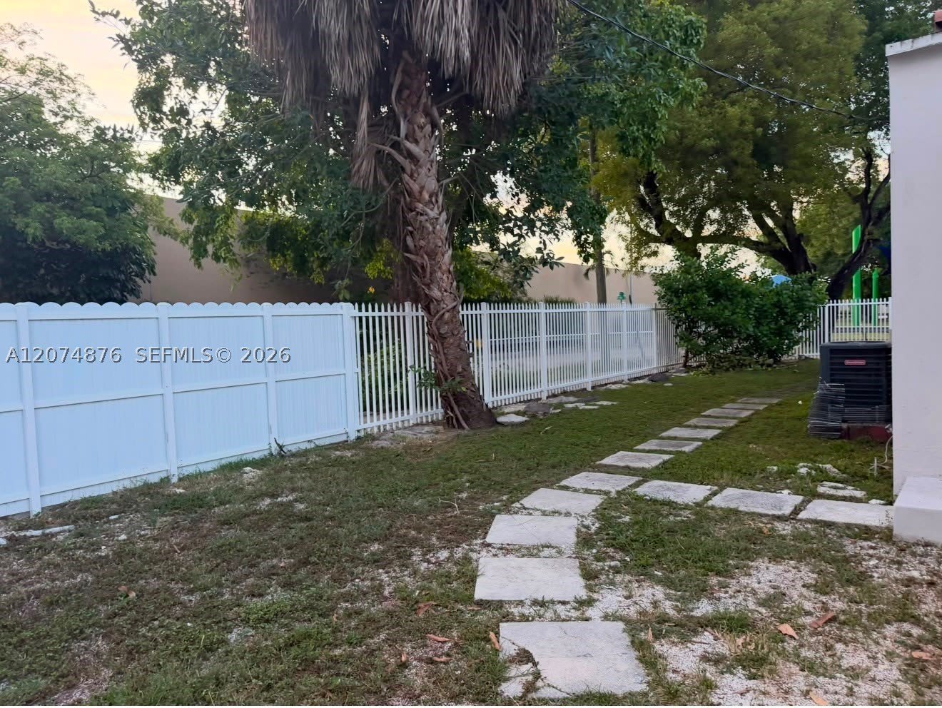 586 NW 48th St – photo 4
