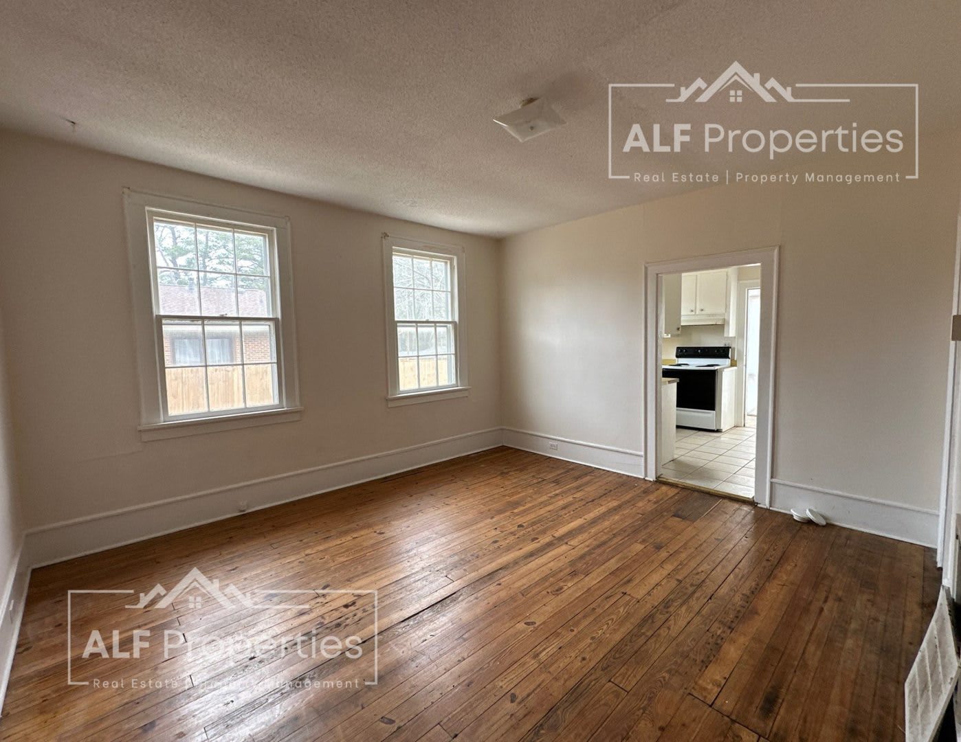 3Br 2Ba Two Stories Large Living Room Dining Room – photo 4