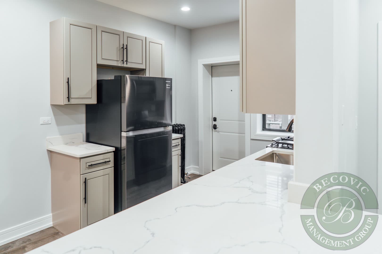 6111 N Winthrop Ave – photo 5