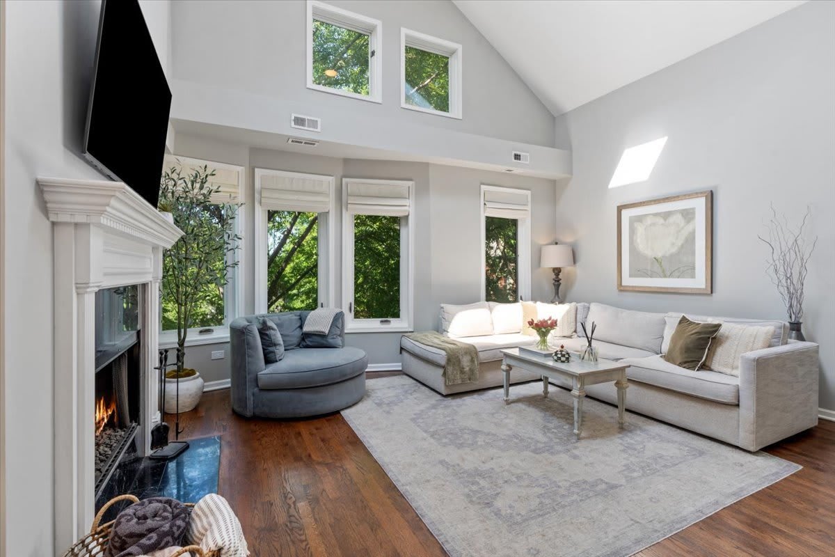 1521 W Wolfram Street – photo 4