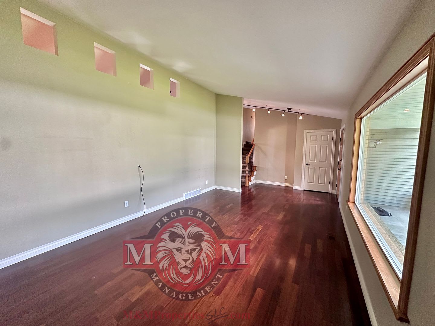 4 Bed 3.5 Bath Beautiful Home In Sandy – photo 4