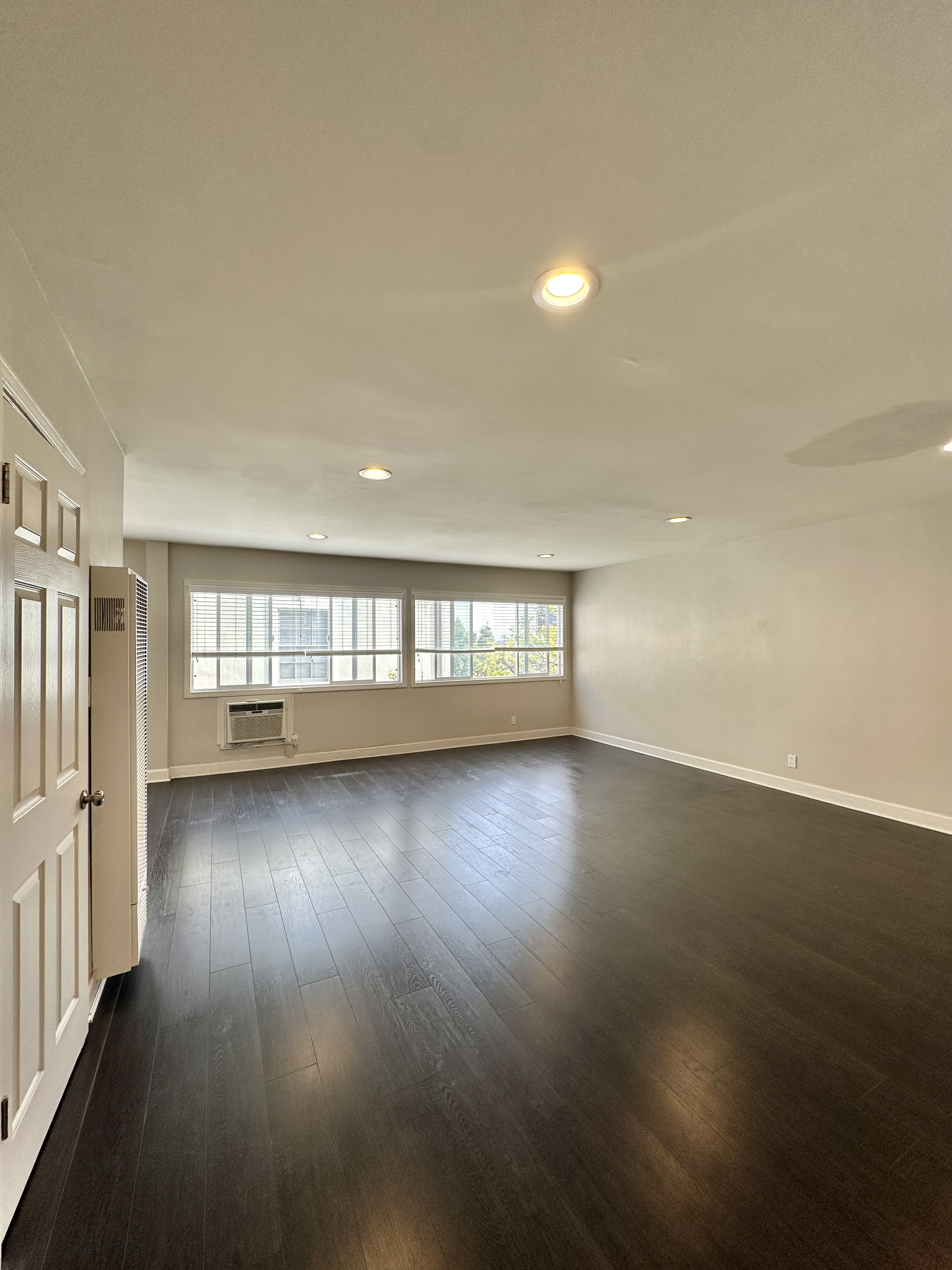 1124 Sherbourne Dr – photo 3