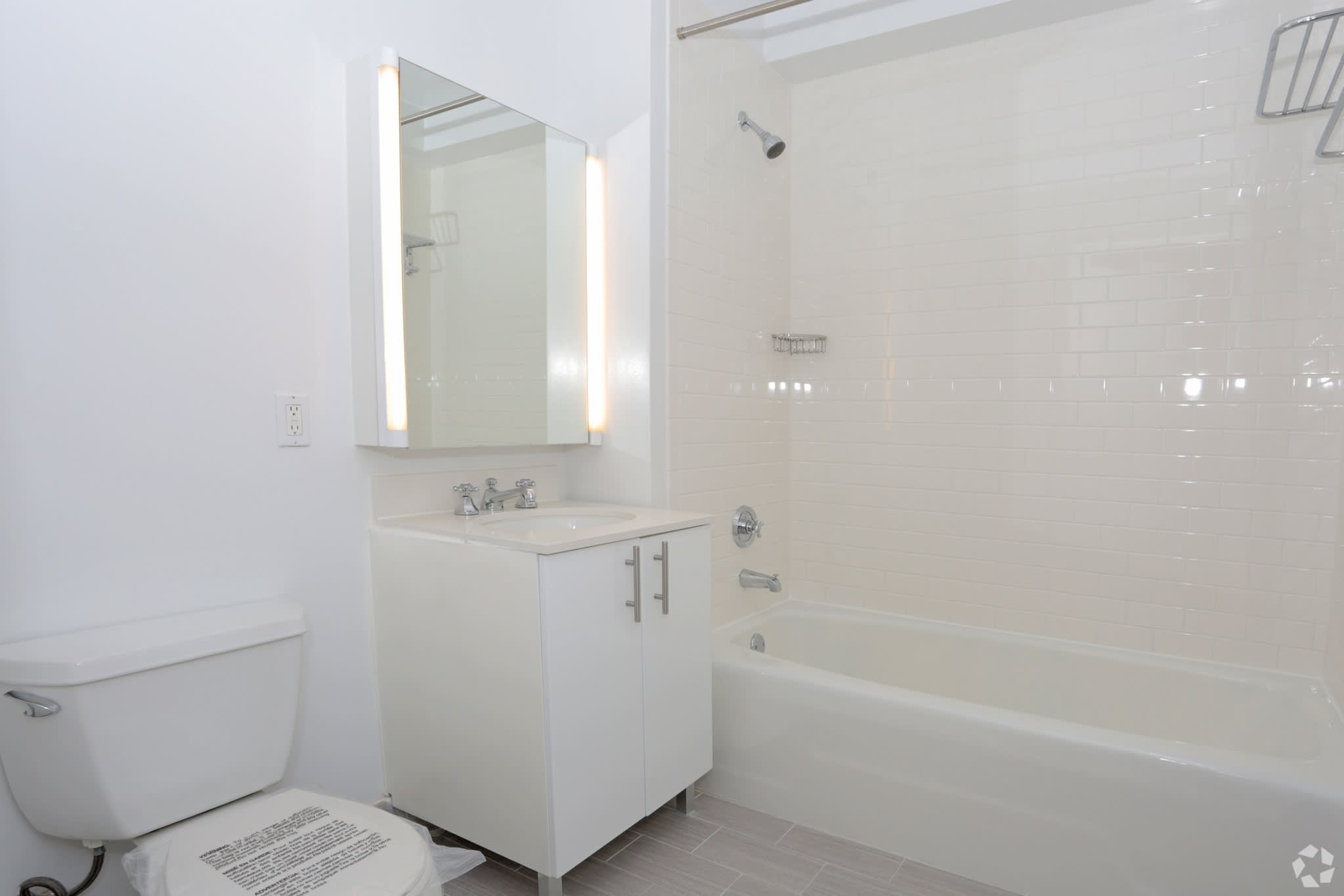 4730 Center Boulevard – photo 5