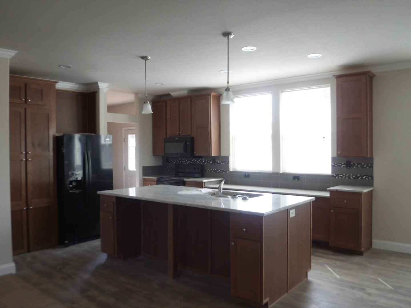Updated 3 Bed 2 Bath Home In Romaine Village With Garage – photo 4