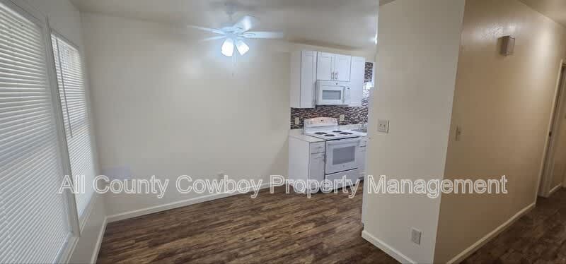 1017 E 8th St – photo 3