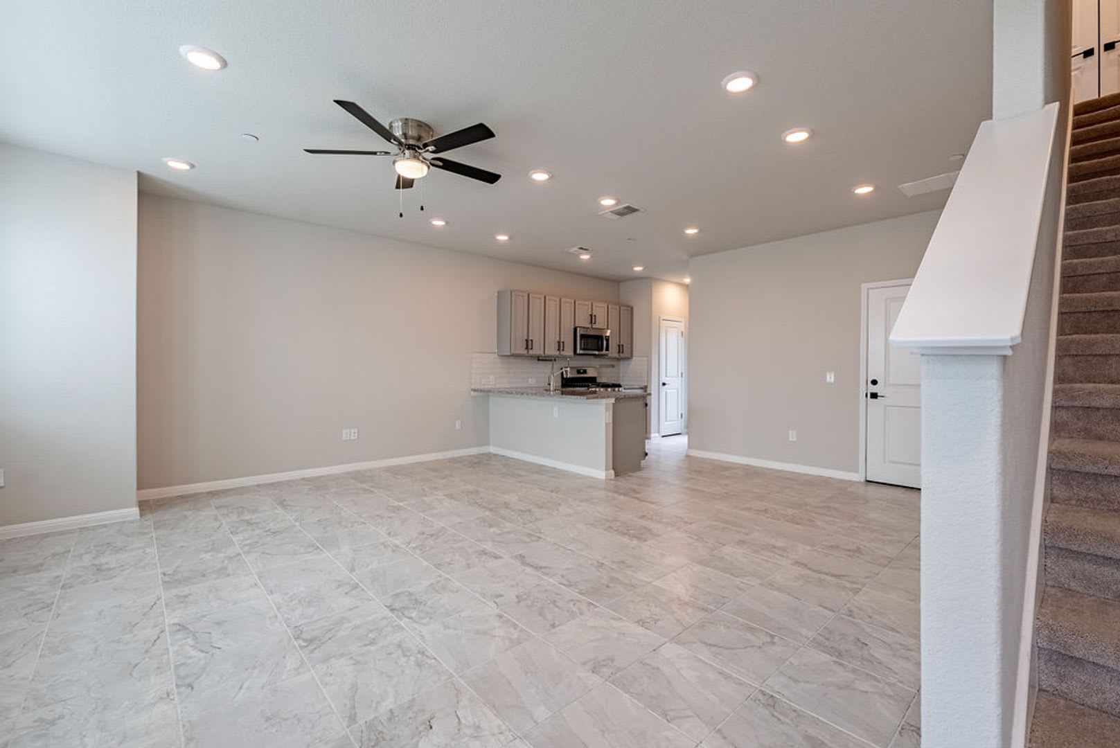 **Modern Comfort Meets Effortless Style in This Beautiful Southeast Austin Retreat** – photo 4