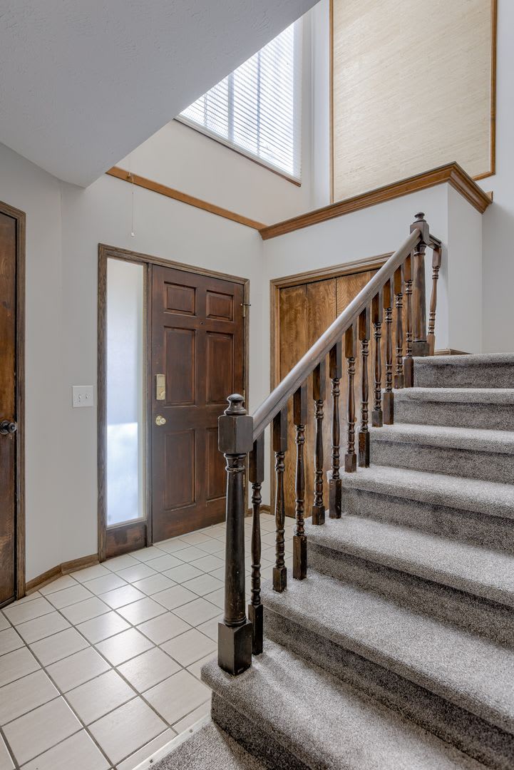 Maintenance Free Living in 2 Bedroom Bellevue Duplex!! – photo 3