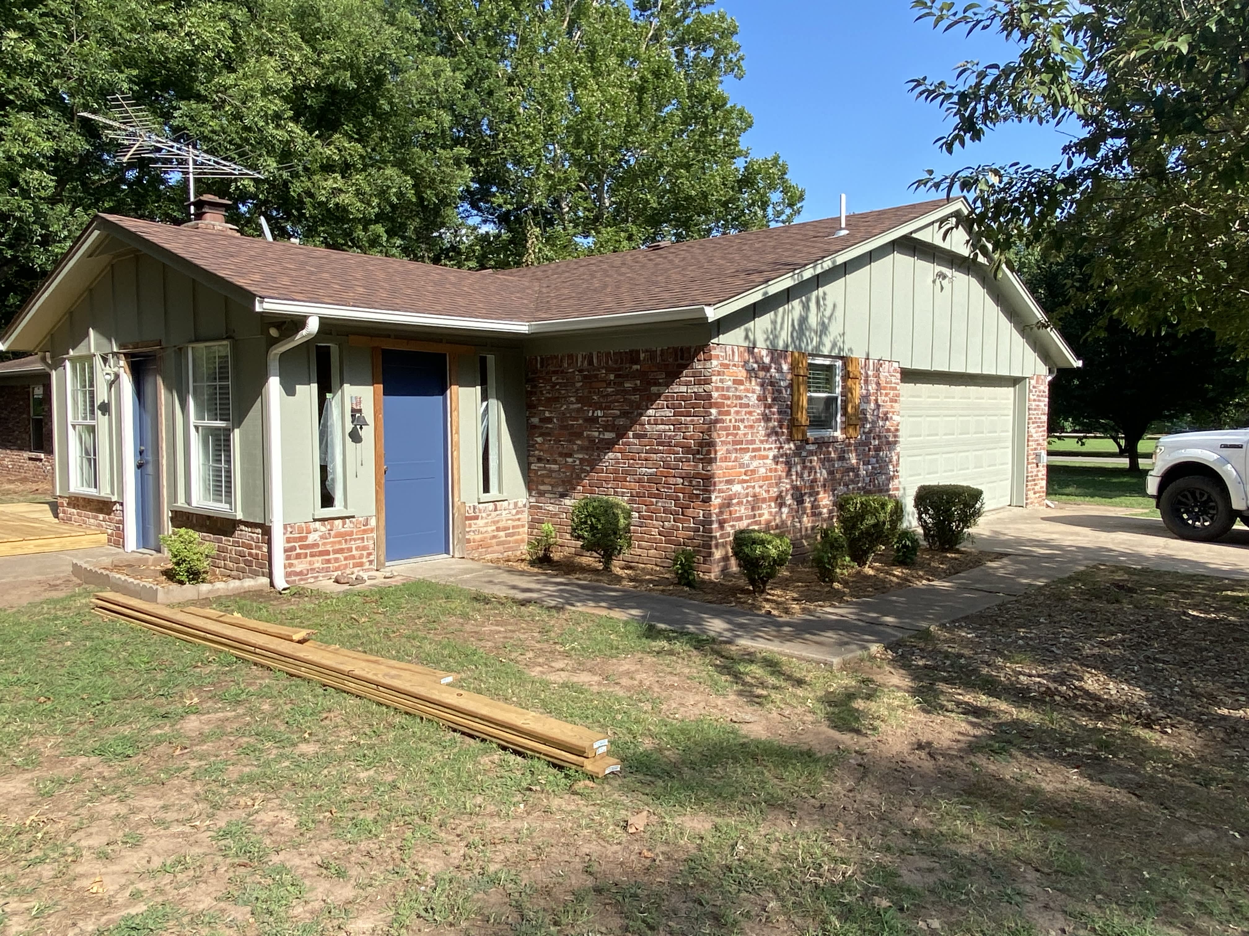 1420 Brannon Lane – photo 2