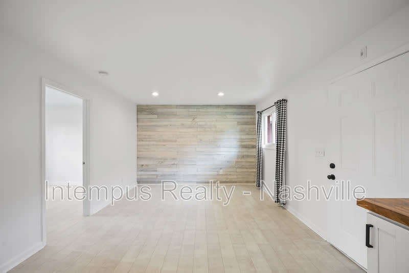910 Shelby Ave – photo 2