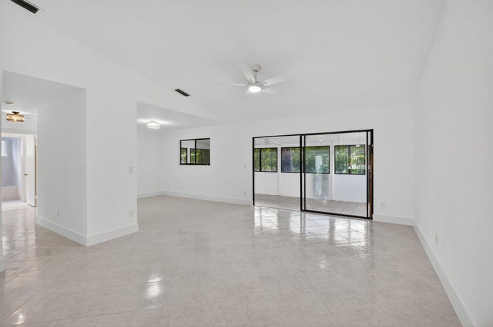 29 Fawlkland Circle Boynton Beach Fl 33426 – photo 5