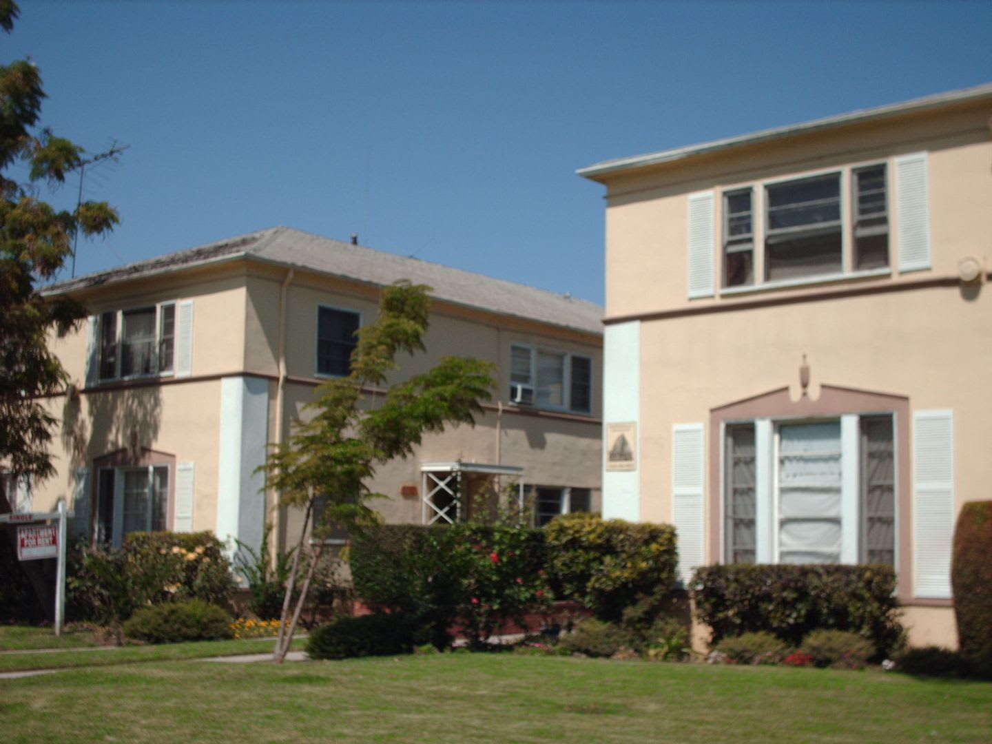 Adams Apartments... Beautiful Studio Apartment available! $500 LOOK & LEASE! CALL NOW! – photo 1