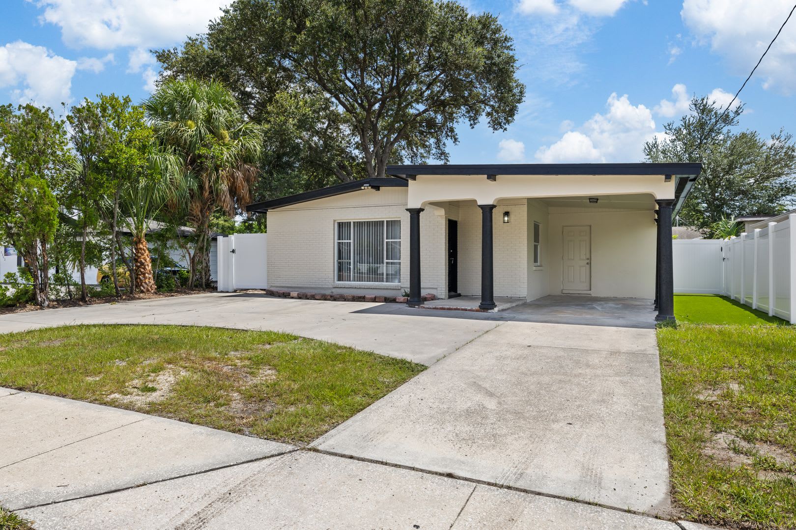 Cozy Single Family Home Available Now Utilities Included – photo 2