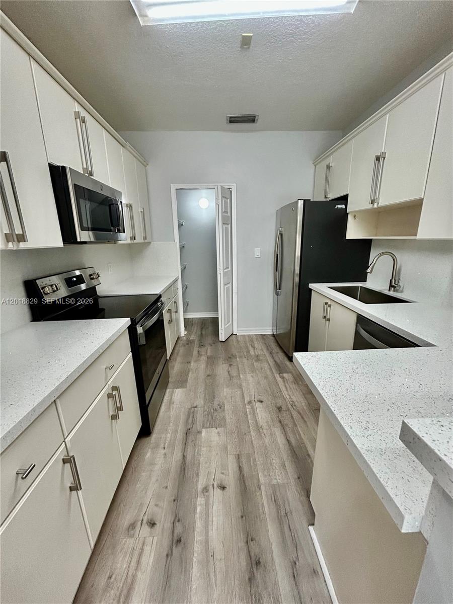 607 Northeast 35th Avenue – photo 3