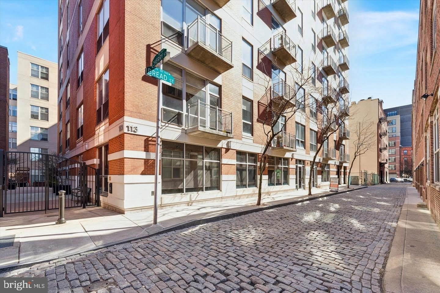 113 N BREAD Street – photo 1
