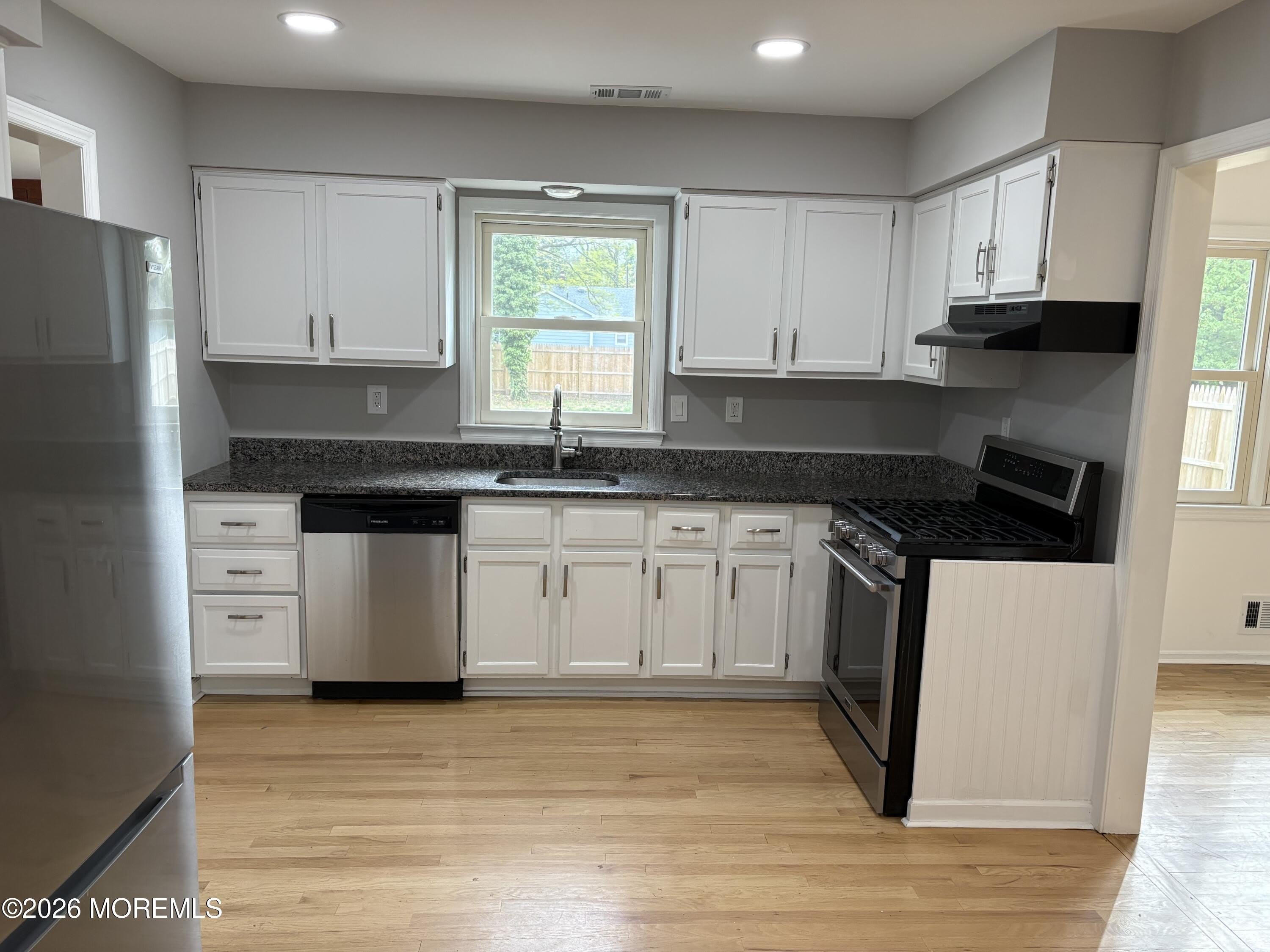 19 Lennox Avenue – photo 2
