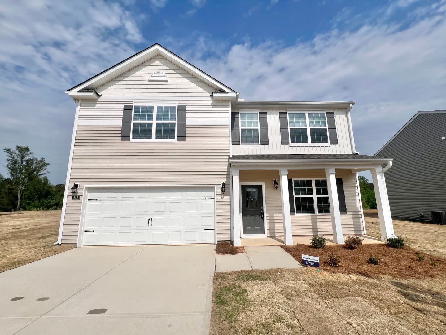 Offering Refundable Application Fees 150 Move In Promotion Recently Built 4Bd 2 5Ba Fuquay Varina Home In An Hoa Community With Amenities – photo 1