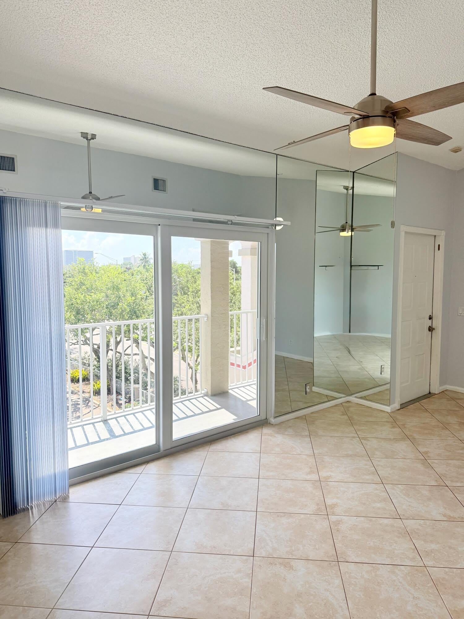 2351 Ne 14Th Street Causeway – photo 4