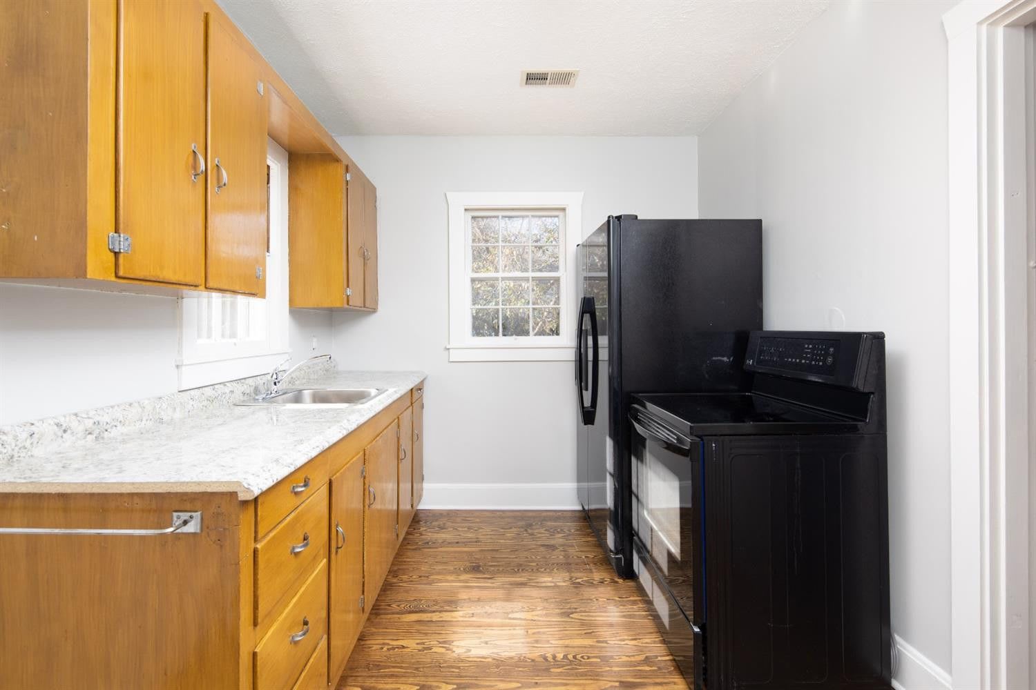 1220 Hammond Avenue – photo 3