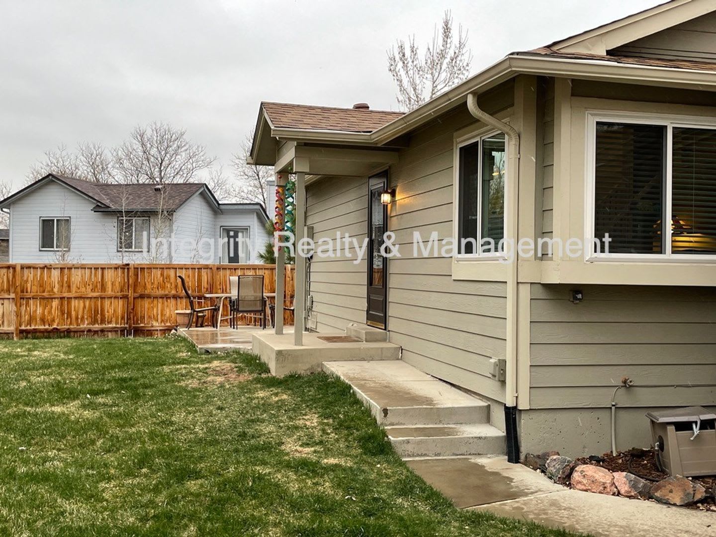 3 Bed/2 Bath, 1279 sqft – photo 3