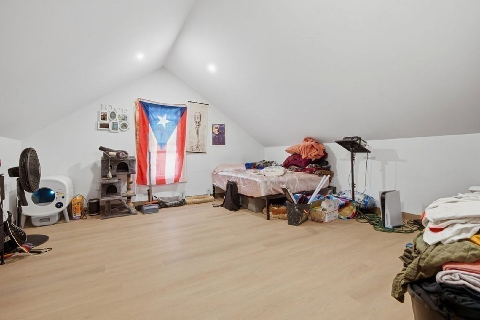 Giant 6 Bed in Mission Hill 9/1/26 – photo 4