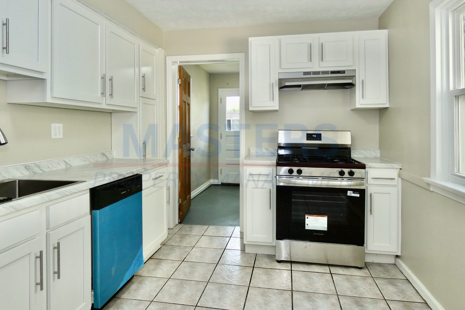 Charming Home With Spacious Backyard In Toledo – photo 3