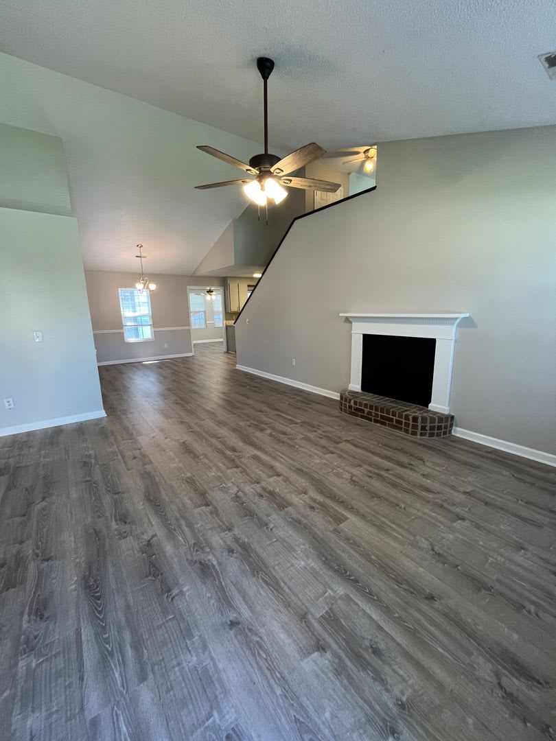 3Br 2Ba Close to Downtown Summerville – photo 3