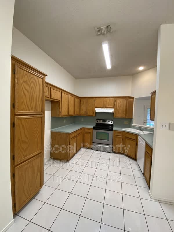 6617 N. 40th – photo 3