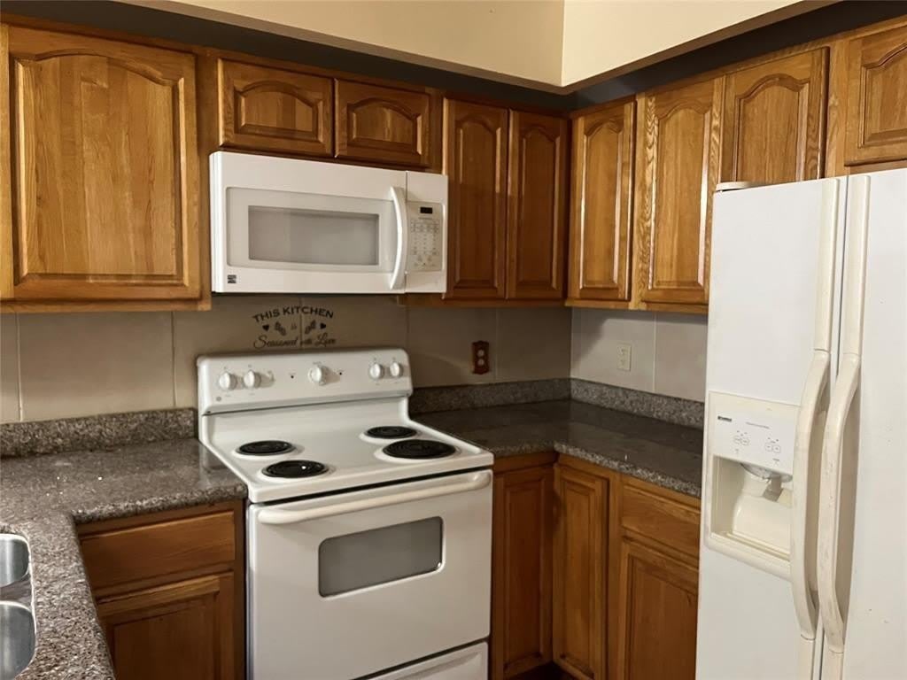 1821 Racquet Court – photo 3