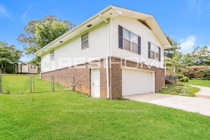 824 Ridge Lane Drive – photo 2