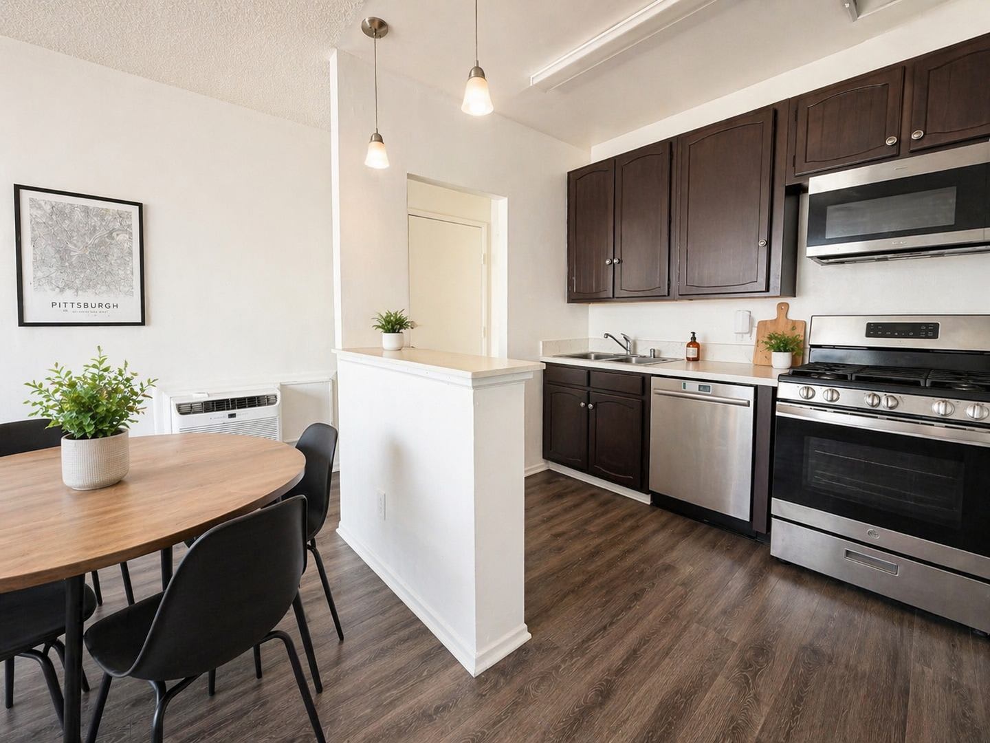1133 W 36th Pl – photo 2