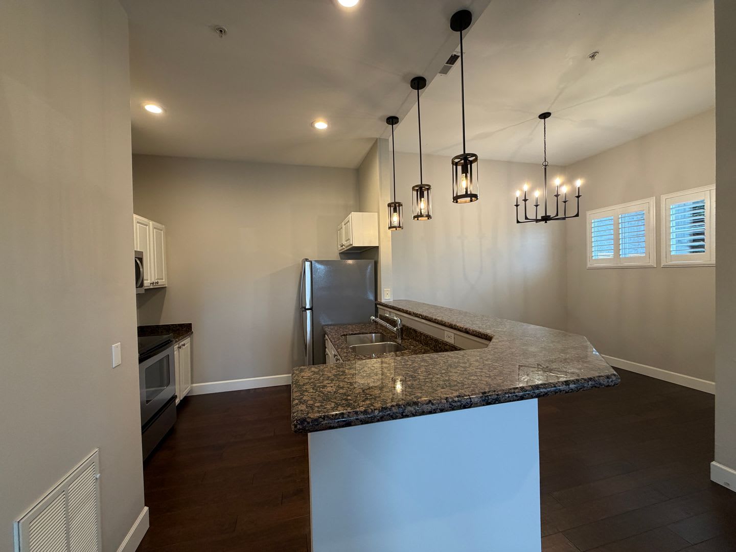 2Bd/2Ba Bellevue Condo – photo 3