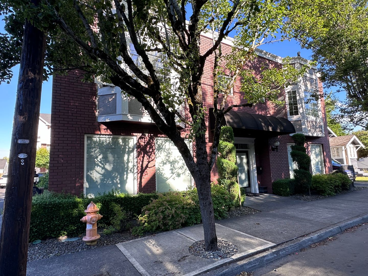 BRIGHT, CLEAN w/SECURED ENTRY! CONDO IN DOWNTOWN GRESHAM! – photo 1