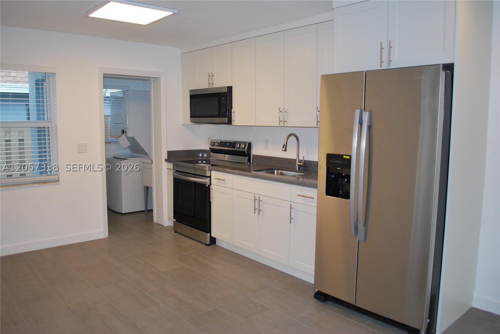 3641 NE 1st Ter – photo 2