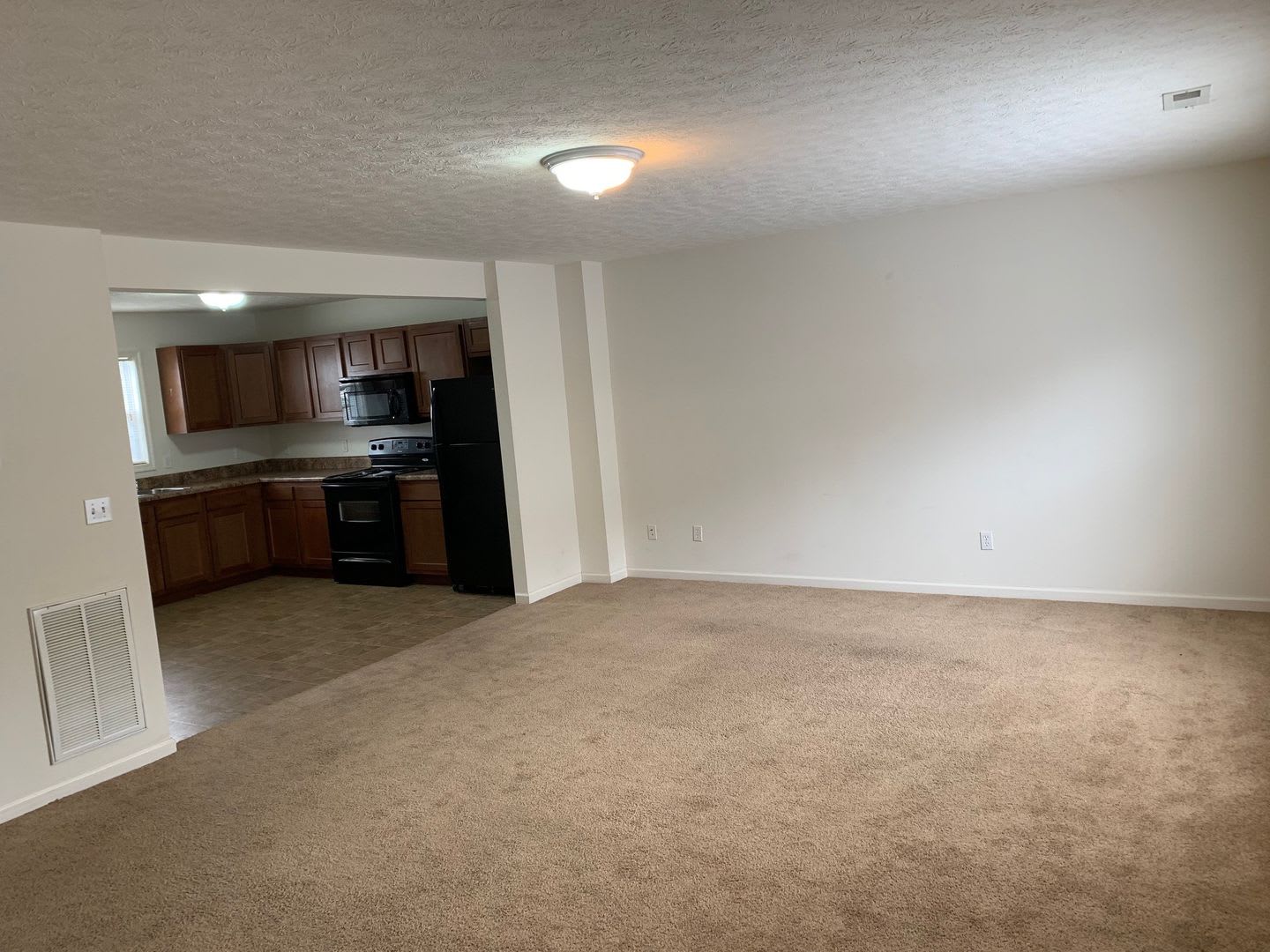 3 Bedroom 2.5 Bath Townhouse – photo 3