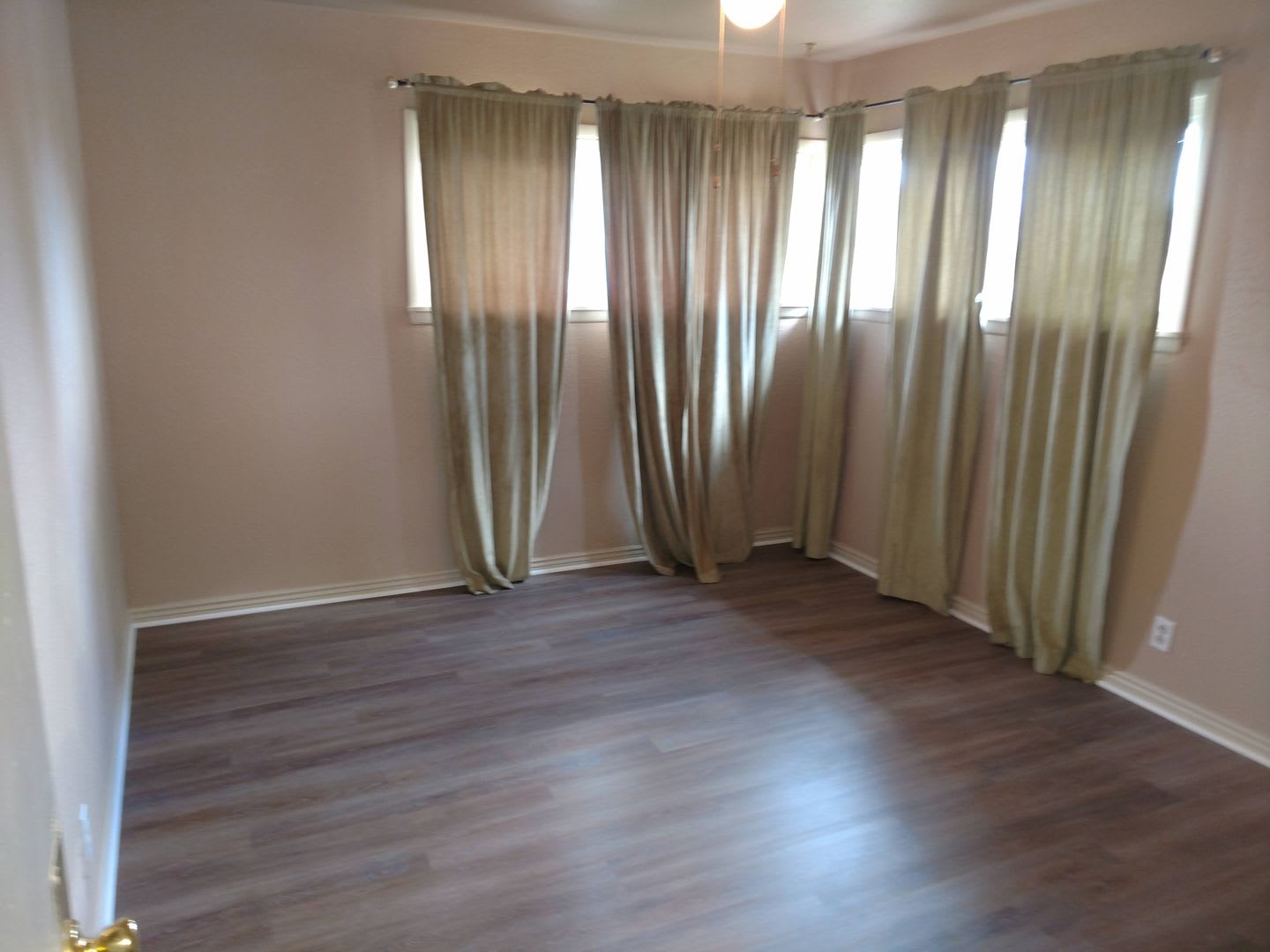 All Prospective Tenants Must Submit A 58 Non Refundable Application Fee Per Applicant Online And Be Pre Qualified Prior To Any Showings – photo 4