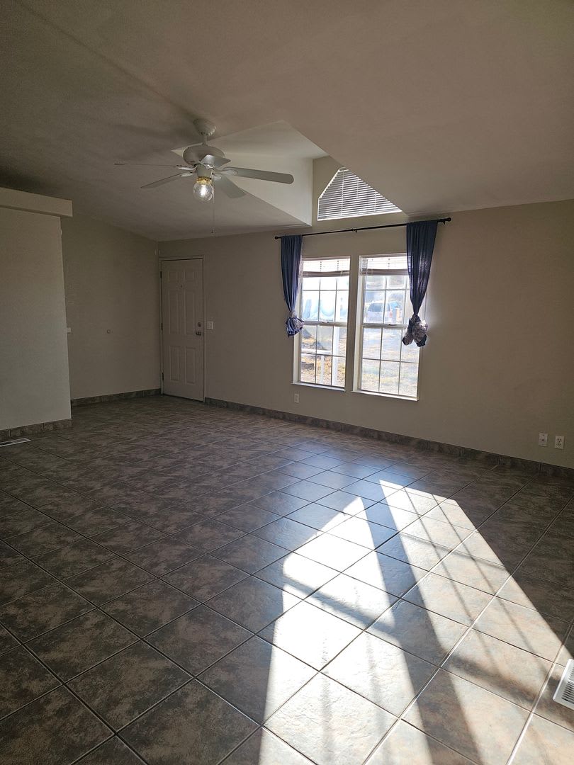 LARGE 4 BED HOME IN HORSESHOE RANCH ESTATES – photo 3