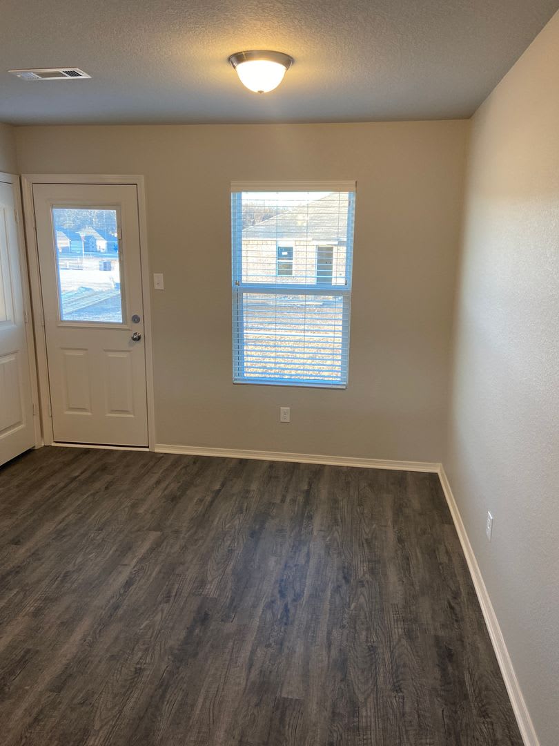 Pre-Leasing Now! Beautiful 3-Bedroom, 2-Bathroom Home in Conrad Court – photo 5